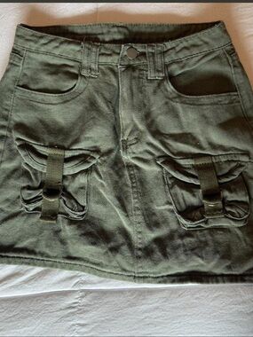 Amazon Green Cargo Skirt